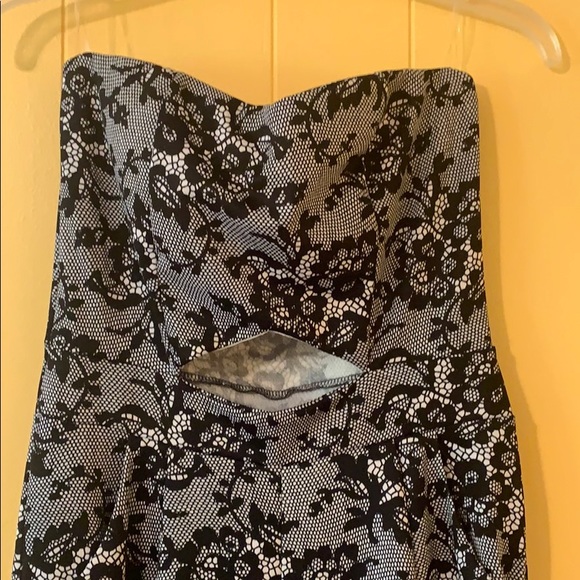 Coco Avante lace-motif strapless jumpsuit - Picture 2 of 5